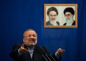 وزير الخارجية الايراني السابق منوچهر متكي خلال خطبة الجمعة في طهران امس 	افپ﻿