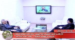 صورة تلفزيونية للعقيد معمر القذافي خلال لقائه دمحمد احمد الشريف الامين العام لجمعية الدعوة الاسلامية في طرابلس اول من امس﻿
