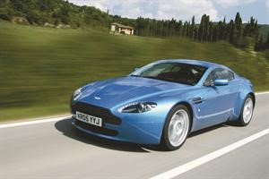 V8 فانتج السيارة الرياضية الفاخرة
