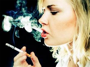 المرأة المدخنة أكثر عرضة للإصابة بسرطان الثدي والرئة والقولون
