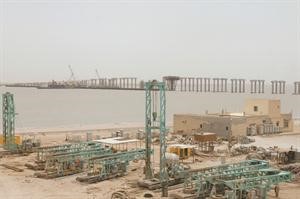 العمل جار على قدم وساق لانجاز ميناء مبارك الكبير في جزيرة بوبيان	سعود سالم﻿