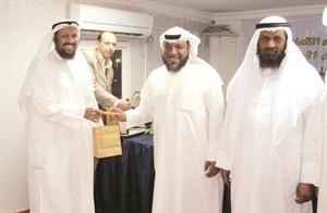 وهدية من جمعية الفيحاء تقديرا للجهود﻿