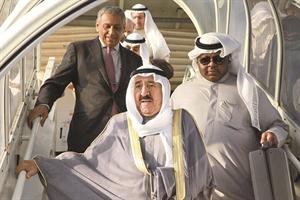 صاحب السمو الامير الشيخ صباح الاحمد لدى وصوله وفي استقباله السفير خالد الدويسان