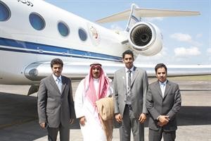 الشيخ دمحمد الصباح لدى مغادرته بالي﻿