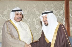 الامير عبدالرحمن بن عبدالعزيز ال سعود خلال لقائه السفير الشيخ حمد جابر العلي
﻿