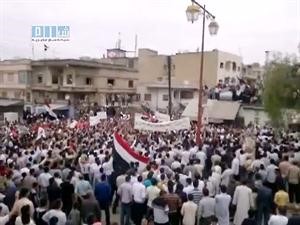 صورة ماخوذة عن الانترنت لاحدى المظاهرات في حمص 	ا ف پ﻿