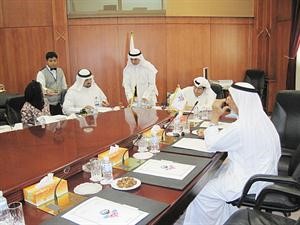 ابراهيم الغانم خلال توقيع مذكرة التفاهم مع ماطر الشمري﻿