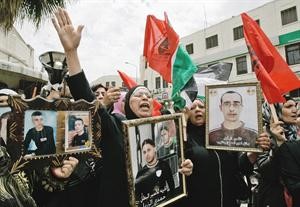 فلسطينيات تطالبن باطلاق سراح اقاربهن من السجون الاسرائيلية اپ