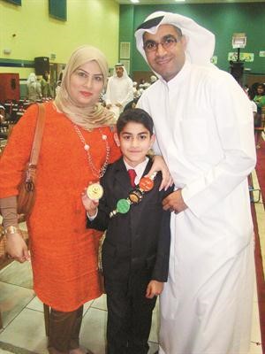 عبدالرحمن اسامة مع والديه﻿