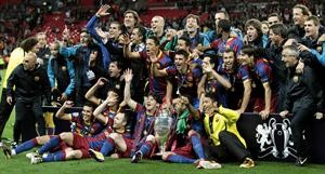 لاعبو برشلونة يحتفلون بالتتويج باللقب الاوروبي الرابع في تاريخهم بعد الفوز على مان يونايتد في ويمبلي																		 افپ
﻿