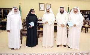 رئيس مجلس الامة جاسم الخرافي مستقبلا الامين العام المساعد للبحوث والمعلومات عبدالله الشريف﻿