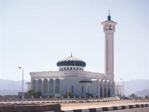 مسجد السلام الذي بناه حسين سالم حينما علم ان مبارك سيصلي العيد في شرم الشيخ﻿