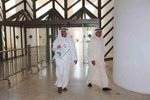عبدالله الرومي وحسين الحريتي اثناء دخولهما الى المجلس امس﻿