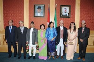 السفير النيبالي وحرمه مع عدد من الحضور	 انور الكندري
﻿