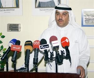 جمال الكاظمي متحدثا في احد المؤتمرات الصحافية﻿