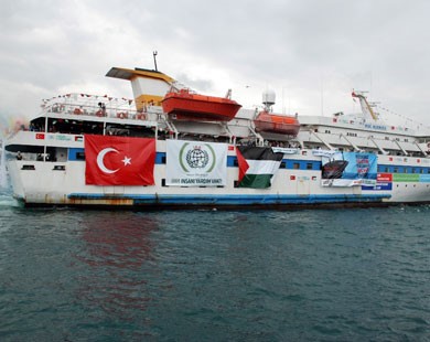 30 ألف تركي يحيون الذكرى الأولى للهجوم على أسطول الحرية
