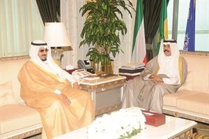 سمو نائب الامير وولي العهد الشيخ نواف الاحمد مستقبلا الشيخ احمد العبدالله﻿