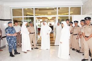 وزير الداخلية الشيخ احمد الحمود وقيادات وزارة الداخلية خلال تفقدهم المبنى الجديد﻿