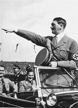 تحية هتلر.. لا تؤدي إلى الفصل