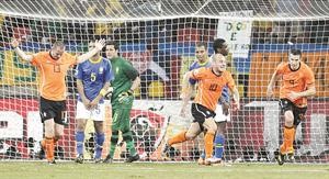 هدف الهولندي ويسلي سنايدر في مرمى البرازيل في ربع نهائي مونديال جنوب افريقيا 2010