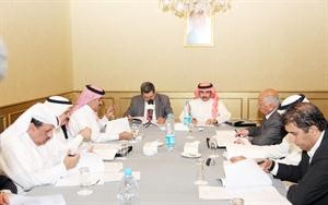 الشيخ مبارك الدعيج خلال الاجتماع
﻿