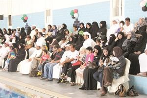 متابعة من الحضور واولياء الامور
