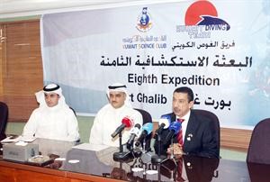 اياد الخرافي يتوسط السفير طاهر فرحات وطلال السرحان
