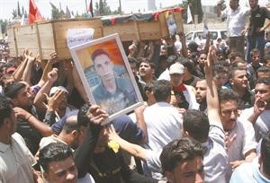 فلسطينيون يشيعون قتلى يوم النكسة في مخيم خان الشيخ بدمشق اپ﻿