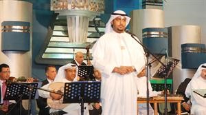عبدالعزيز الاسود في احدى مشاركاته الغنائية﻿