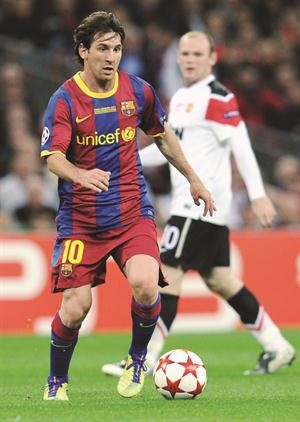 نجم برشلونة ليونيل ميسي تفوق على مهاجم مان يونايتد واين روني في نهائي الابطال