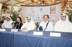 المتحدثون في المؤتمر الصحافي لمعرض السيارات الصديقة للبيئة
