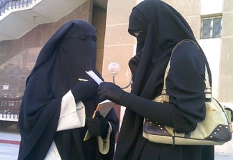 بلدة إيطالية تطبق قانون حظر النقاب