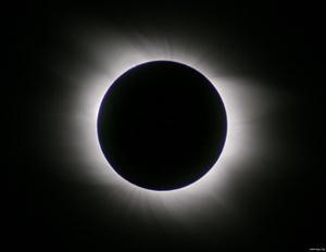 الخسوف يستمر 100 دقيقة﻿
