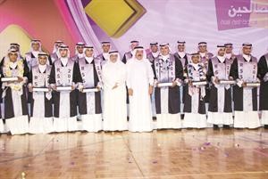عبدالله الفارس وعبدالرحمن العليان يتوسطان دفعة الريادة كرم ذياب
