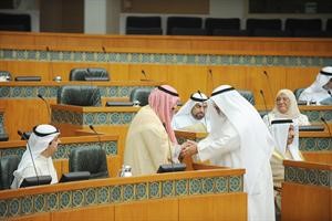 سمو رئيس الوزراء الشيخ ناصر المحمد يتلقى تحية من عادل الصرعاوي ومتابعة علي الراشد
