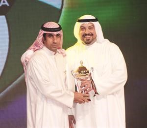مدير الكرة بنادي الشباب جابر الزنكي فاز بجائزة الاداري المميز
﻿