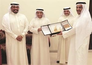 تكريم العضو السابق عيسى علي بورسلي