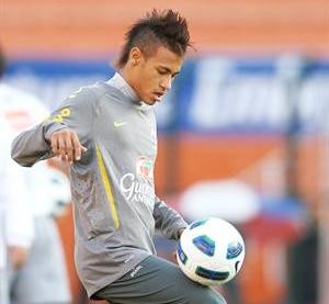 نجم البرازيل الصاعد نيمار يواصل تالقه في تدريبات السليساو	افپ﻿