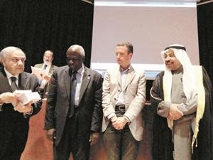 جانب من تكريم عبدالعزيز البابطين في فيرونا الايطالية ﻿