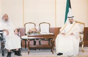 سمو امير البلاد الراحل الشيخ جابر الاحمد رحمه الله في استقبال الشيخ احمد ياسين﻿