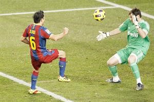 هدف نجم برشلونة تشافي هرنانديز في مرمى حارس ريال مدريد ايكر كاسياس﻿