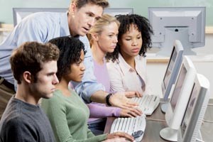 أميركا تدعم شبكات إنترنت «سرية» للمساعدة في تقويض «الحكومات القمعية»