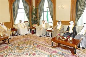 صاحب السمو الامير خلال لقائه دمحمد العفاسي ودمحمد البصيري وعلي الراشد واحمد المليفي ومحمد النومس
