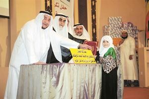 تكريم احدى الحافظات﻿