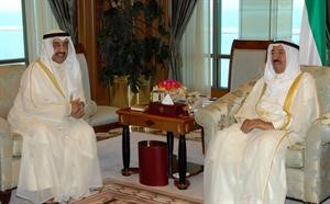 صاحب السمو الامير الشيخ صباح الاحمد مستقبلا جاسم الخرافي﻿