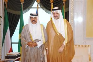 سمو ولي العهد الشيخ نواف الاحمد مستقبلا الشيخ مبارك العبدالله المبارك﻿
