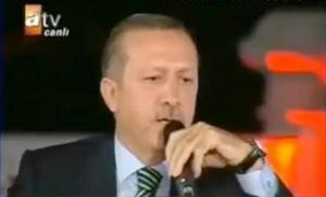 رئيس الوزراء التركي رجب طيب اردوغان يغني على الهواء في احد البرامج التركية﻿