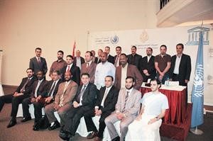 فهد الضاعن مع المشاركين في ندوة حماية الصحافيين التي اقيمت في بيروت﻿