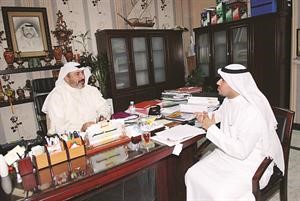 داحمد الشطي متحدثا للزميل عبدالكريم العبد الله 