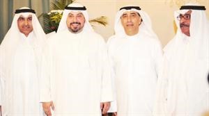 رئيس اتحاد الكرة الشيخ طلال الفهد وعادل الغريب هنا بعودة زينل بالسلامة﻿